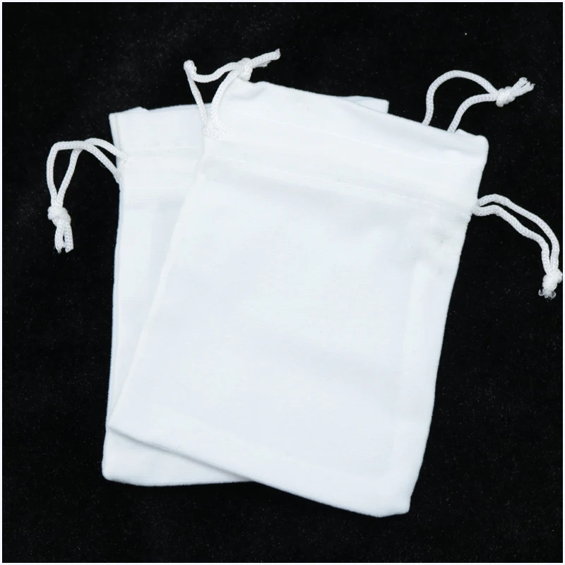50pcs/lot 7x9cm (2.75"x3.54") White Velvet Bag Small Drawstring Gift Bag Pouches Wedding Earrings Charms Packaging Bags
50pcs/lot 7x9cm (2.75"x3.54") White Velvet Bag Small Drawstring Gift Bag Pouches Wedding Earrings Charms Packaging Bags