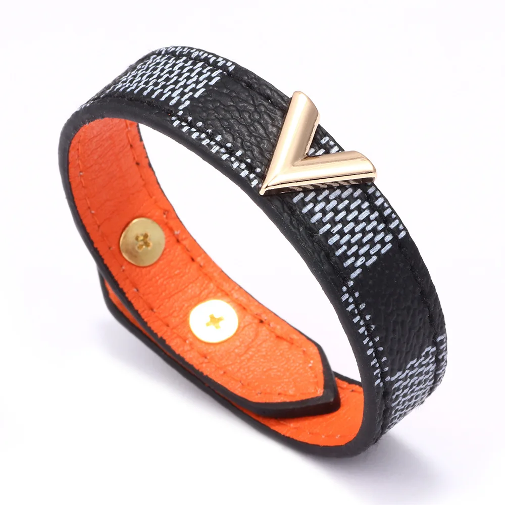 Brown Checkerboard Pattern Leather Bracelets Gold V-shaped Metal Decoration Leather Hand Catenary Fashion Bracele For Woman Man
Brown Checkerboard Pattern Leather Bracelets Gold V-shaped Metal Decoration Leather Hand Catenary Fashion Bracele For Woman Man