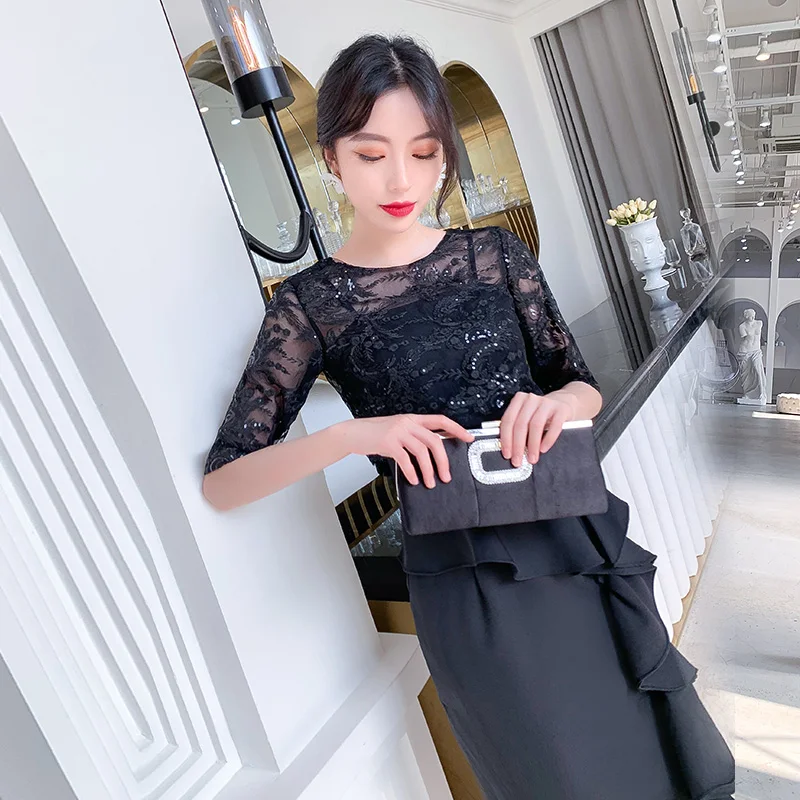 Sexy Lady Balck Qipao Spaghetti Strap Formal Party Gown With Lace Floral Elegant Sheath Chinese Dress Novelty Ruffle Cheongsam
Sexy Lady Balck Qipao Spaghetti Strap Formal Party Gown With Lace Floral Elegant Sheath Chinese Dress Novelty Ruffle Cheongsam