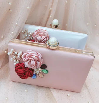 2020 Handmade Fabric Flowers Evening Bag Luxury Wedding Bride Gold Chain Day Clutch Bag Pearl Party Handbag Mini Purses Wallet
2020 Handmade Fabric Flowers Evening Bag Luxury Wedding Bride Gold Chain Day Clutch Bag Pearl Party Handbag Mini Purses Wallet