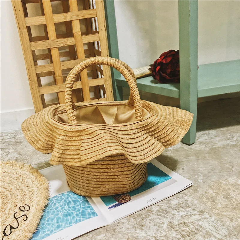 2019 new style of summer straw bucket a hat from lotus leaf near the beach bag single shoulder slope female bag
2019 new style of summer straw bucket a hat from lotus leaf near the beach bag single shoulder slope female bag