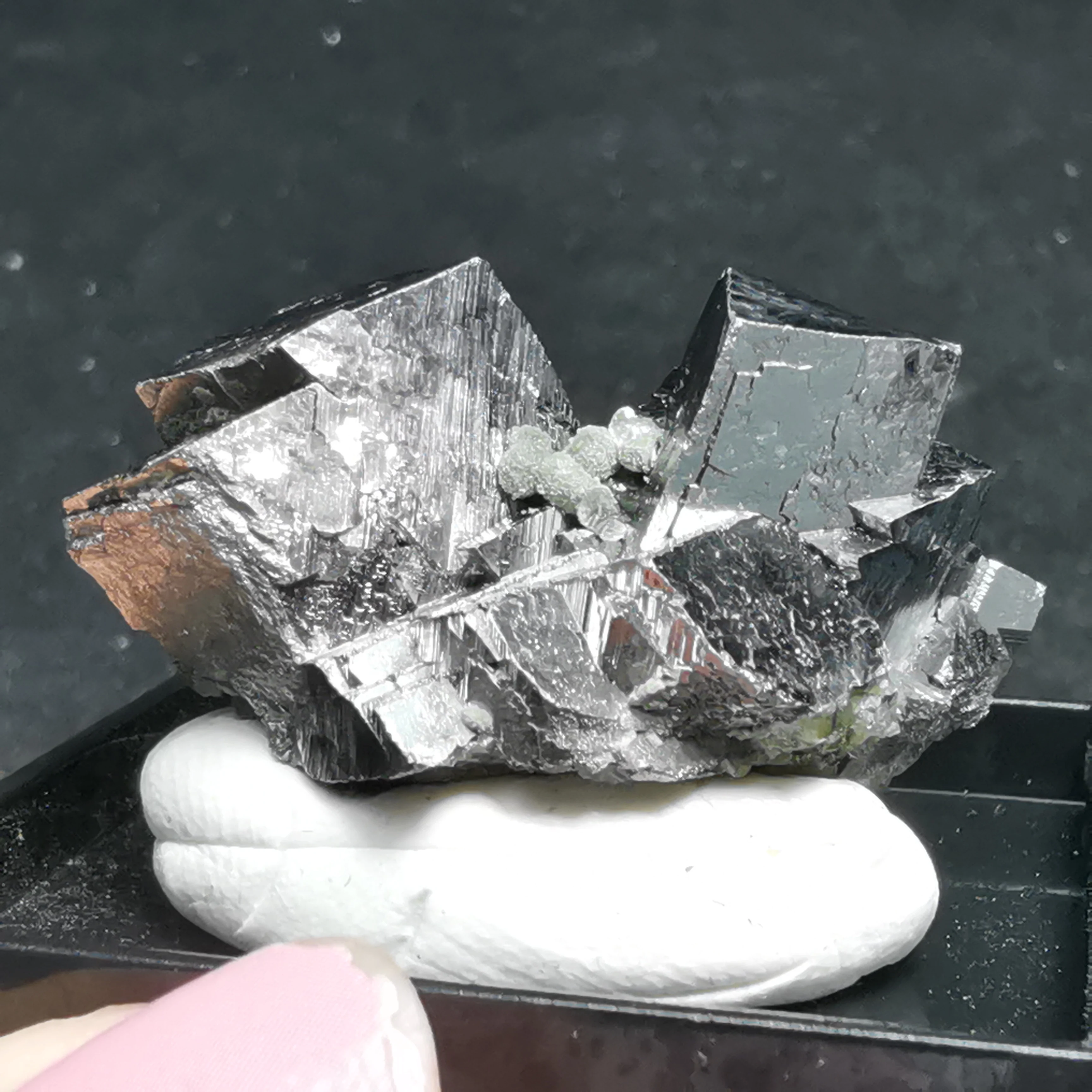 Natural fine arsenopyrite crystal intergrowth cluster mineral crystal specimen stone decoration QUARTZ GEM (send box)
Natural fine arsenopyrite crystal intergrowth cluster mineral crystal specimen stone decoration QUARTZ GEM (send box)