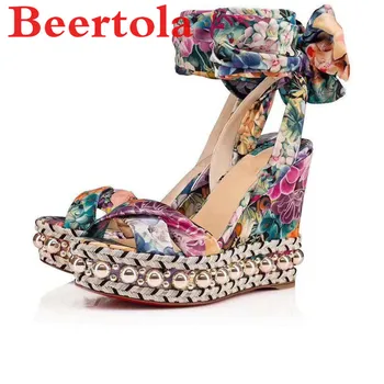 Flowers Print Cloth Women's Wedge Shoes New Platform Sandals Lace Up Big Butterfly-knot High Heels Rivets Red Thick Sole Sandals
Flowers Print Cloth Women's Wedge Shoes New Platform Sandals Lace Up Big Butterfly-knot High Heels Rivets Red Thick Sole Sandals