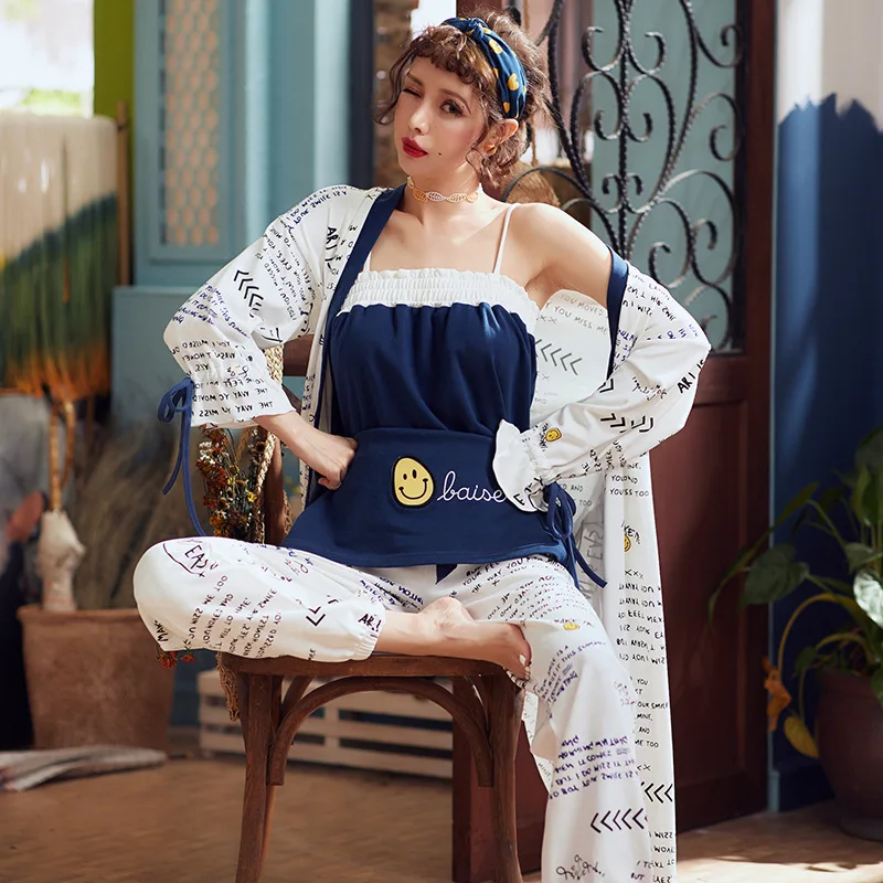 3969 # Lettered Smiley AQT Korean-style-Spaghetti Strap Pajamas Homewear Set Three-piece Set
3969 # Lettered Smiley AQT Korean-style-Spaghetti Strap Pajamas Homewear Set Three-piece Set
