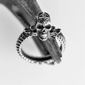 European and American New Simple Personality Stripe Ghost Head Men's Ring 
European and American New Simple Personality Stripe Ghost Head Men's Ring