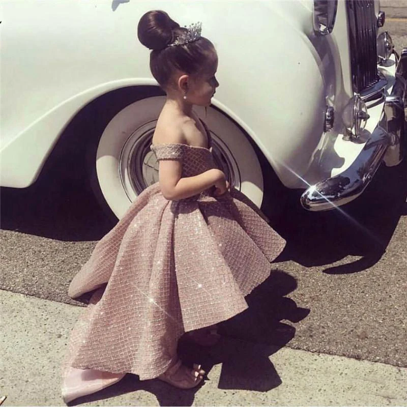 Adorable Off Shoulder Flower Girl Dresses Hi-Lo Puffy Pageant Dresses Kids Formal Wear for Wedding Eevent Brithday Party
Adorable Off Shoulder Flower Girl Dresses Hi-Lo Puffy Pageant Dresses Kids Formal Wear for Wedding Eevent Brithday Party
