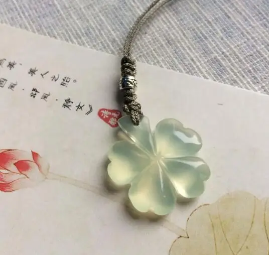 2020 Original natural Xiuyu clover pendant ice moistening clear and lucky grass Pendant
2020 Original natural Xiuyu clover pendant ice moistening clear and lucky grass Pendant