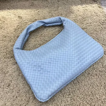2020 nian Nappa Leather Weaving Croissants Carrying Large Bag Capacity Pleated Dumpling Bag Shoulder Cross-body Versatile Street
2020 nian Nappa Leather Weaving Croissants Carrying Large Bag Capacity Pleated Dumpling Bag Shoulder Cross-body Versatile Street