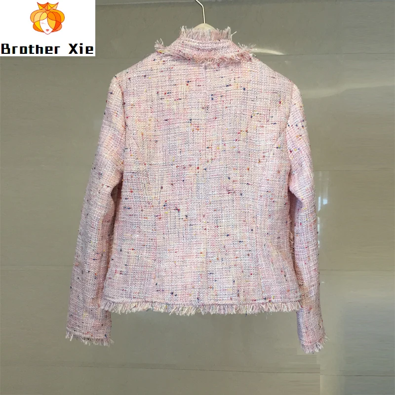 European celebrities fei minus age small fragrant pink tweed coat pearl clasp wind tassel jacket in the spring of 2020 
European celebrities fei minus age small fragrant pink tweed coat pearl clasp wind tassel jacket in the spring of 2020