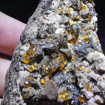 90.3g.Rare natural garnet crystal hexagonal point feldspar mica brass multi mineral crystal symbiotic halo energy healing
90.3g.Rare natural garnet crystal hexagonal point feldspar mica brass multi mineral crystal symbiotic halo energy healing
