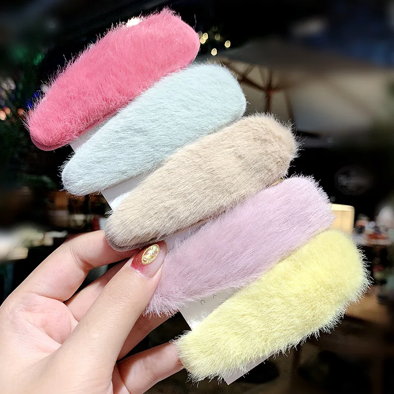 2Pcs/Set Faux Fur Soft Hair Clips for Women Girls Sweet Solid Color Hairpins Autumn Winter Barrettes Hair Accessories 
2Pcs/Set Faux Fur Soft Hair Clips for Women Girls Sweet Solid Color Hairpins Autumn Winter Barrettes Hair Accessories