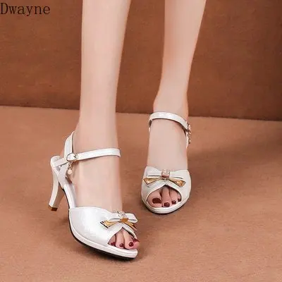 Sandals female summer word buckle with bow 2019 new fine with ladies wind wild fish mouth shoes
Sandals female summer word buckle with bow 2019 new fine with ladies wind wild fish mouth shoes