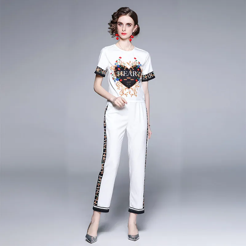 Fashion Runway Summer Vintage Two Pieces Set Women's Heart Flower Print Short Sleeve Tops + Elegant Ankle-Length Pants Suits
Fashion Runway Summer Vintage Two Pieces Set Women's Heart Flower Print Short Sleeve Tops + Elegant Ankle-Length Pants Suits