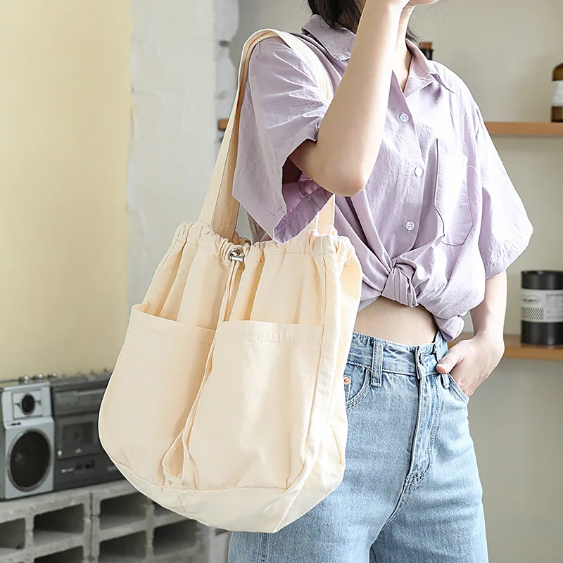 Korean version of simple drawstring drawstring handbag casual large capacity canvas bag wild literary solid color shoulder bag
Korean version of simple drawstring drawstring handbag casual large capacity canvas bag wild literary solid color shoulder bag