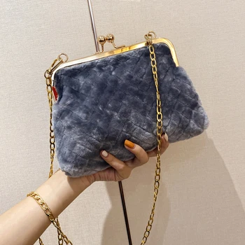 Women Plush Shoulder Handbag Retro Clip Buckle Small Clutch Chain Crossbody Bag Popular Simple Female Daily Bag
Women Plush Shoulder Handbag Retro Clip Buckle Small Clutch Chain Crossbody Bag Popular Simple Female Daily Bag