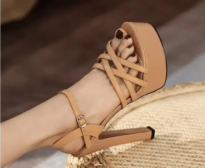 Drop Shipping Woman Fashion Black Nude Cow Leather Roman Cuts Out Open Toe Sandals Female 14 CM Square Heels Buckle Party Shoes
Drop Shipping Woman Fashion Black Nude Cow Leather Roman Cuts Out Open Toe Sandals Female 14 CM Square Heels Buckle Party Shoes