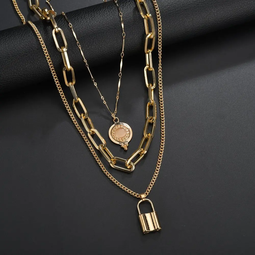 European And American Fashion Exaggerated Metal Punk Necklace Female Simple Rhinestones Lock Multi-layer Long Necklace
European And American Fashion Exaggerated Metal Punk Necklace Female Simple Rhinestones Lock Multi-layer Long Necklace