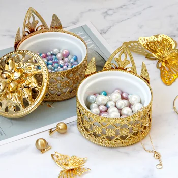 European Style Luxury Gold Female Accessories Storage Box Metal Ceramic Desktop Jewelry Ear Stud Storage Box with Lid
European Style Luxury Gold Female Accessories Storage Box Metal Ceramic Desktop Jewelry Ear Stud Storage Box with Lid