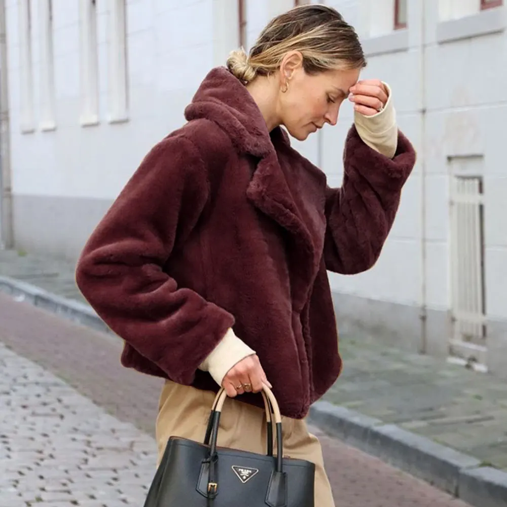 2019 Women Short Plush Coat Soft Faux Fur Outwear Six Colours Autumn Winter Fashion Turn-down Collar Open Stitch Slim Overcoat
2019 Women Short Plush Coat Soft Faux Fur Outwear Six Colours Autumn Winter Fashion Turn-down Collar Open Stitch Slim Overcoat
