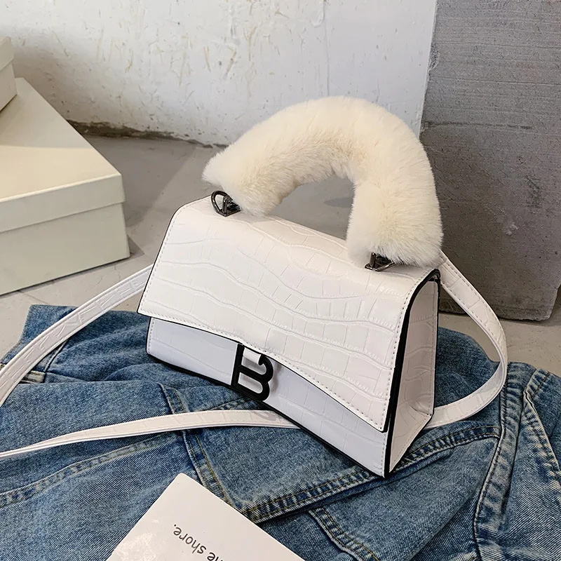 Ladies Purses and Handbags Fashion Letter Small Square Bags 2020 One-shoulder Portable High-quality Bags Simple Designer Bags
Ladies Purses and Handbags Fashion Letter Small Square Bags 2020 One-shoulder Portable High-quality Bags Simple Designer Bags