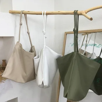 2020 summer new soft leather big bag shoulder diagonal literary style large capacity handbag shoulder bag 
2020 summer new soft leather big bag shoulder diagonal literary style large capacity handbag shoulder bag