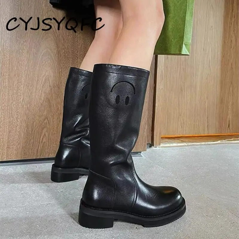 CYJSYQFC Fashion Lovely Smiley Flat Platform Women Mid Calf Boots Round Toe Slip On High Quality Leather Mid Heels Martin Boots
CYJSYQFC Fashion Lovely Smiley Flat Platform Women Mid Calf Boots Round Toe Slip On High Quality Leather Mid Heels Martin Boots
