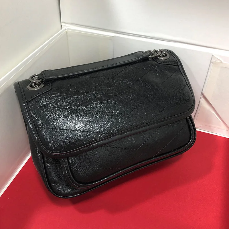 Oil Postman Package cow Leather Woman Package Double Chain Will Capacity Single Shoulder Messenger Small Square Package
Oil Postman Package cow Leather Woman Package Double Chain Will Capacity Single Shoulder Messenger Small Square Package