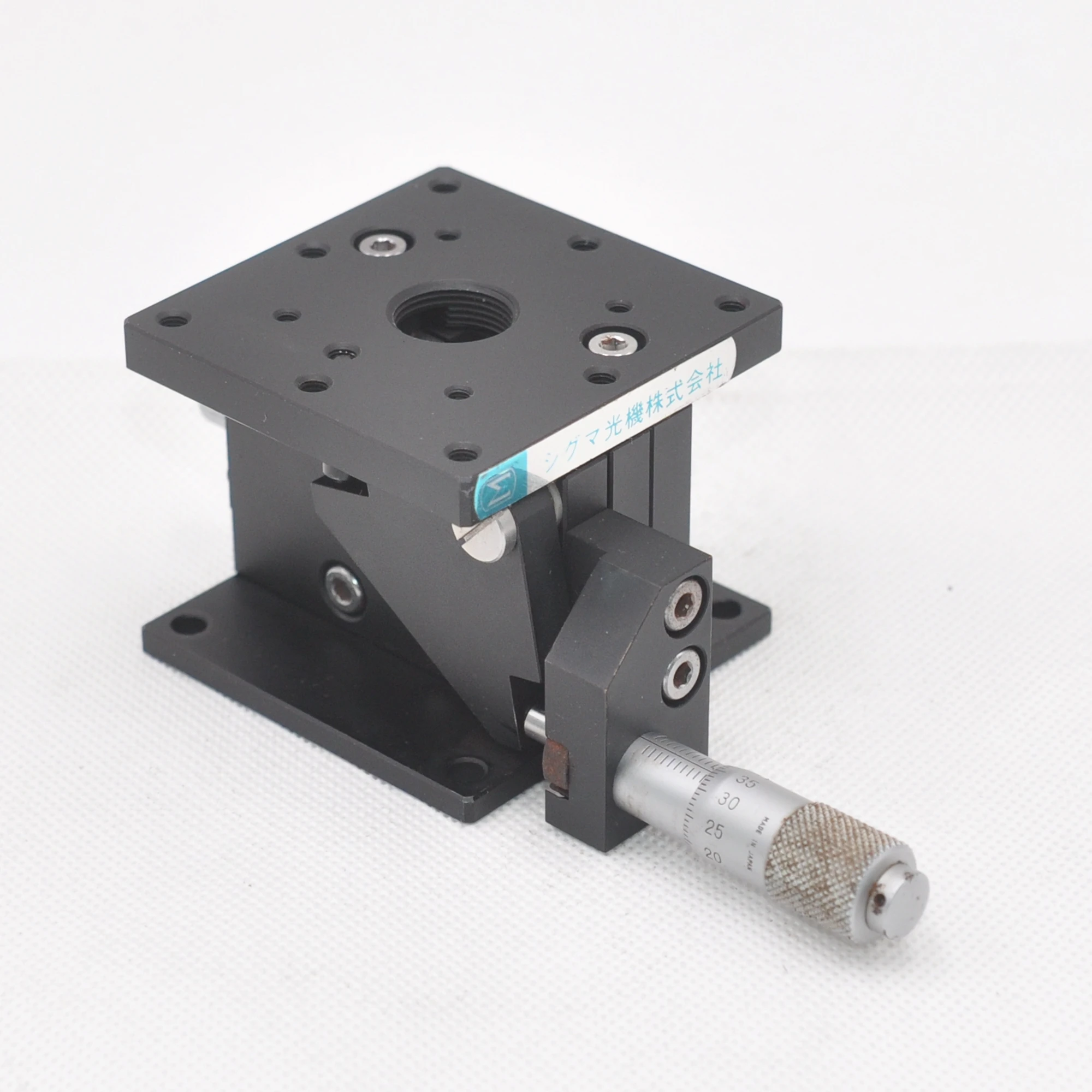 Z axis 60 * 60mm Sigma optical manual high precision micrometer adjustable lifting displacement slide table is 11mm steel
Z axis 60 * 60mm Sigma optical manual high precision micrometer adjustable lifting displacement slide table is 11mm steel