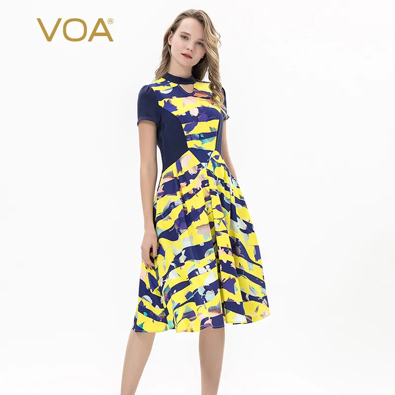 VOA spring and summer new heavy weight silk Mock Neck short sleeve splicing medium length waist close fitting dress femaleA10221
VOA spring and summer new heavy weight silk Mock Neck short sleeve splicing medium length waist close fitting dress femaleA10221