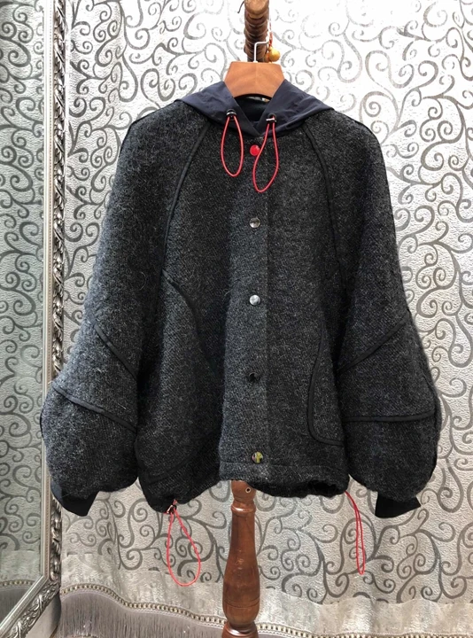 2019 Early Autumn New Female Neckline and Hat Decoration Pure Long Sleeve Bottom Jacket 918
2019 Early Autumn New Female Neckline and Hat Decoration Pure Long Sleeve Bottom Jacket 918