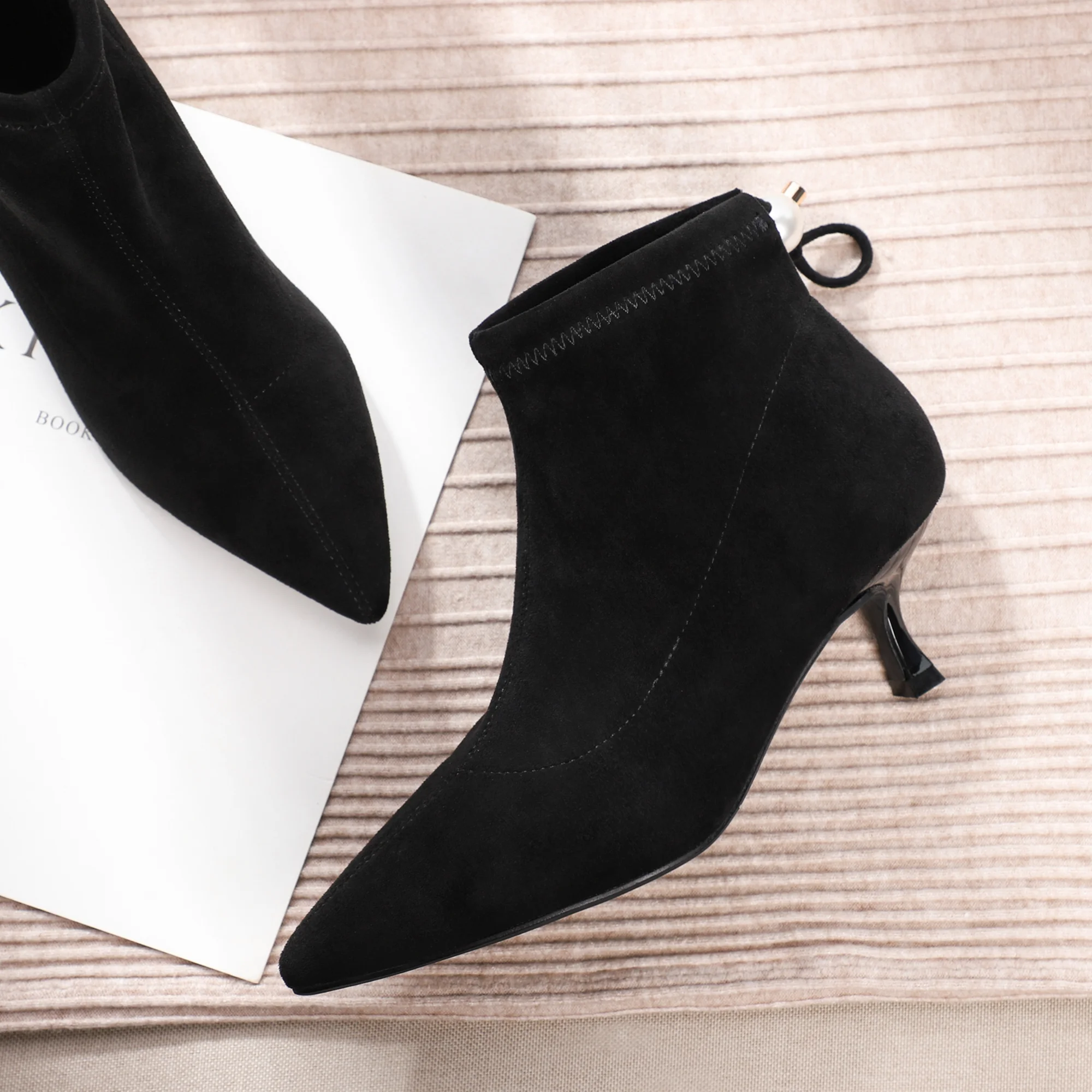 Women's Boots Thin High Heels Ankle Boot Woman 2019 Winter Pearl Drawstring Pointed Toe Black Slip On Non-slip Work Party Shoes
Women's Boots Thin High Heels Ankle Boot Woman 2019 Winter Pearl Drawstring Pointed Toe Black Slip On Non-slip Work Party Shoes