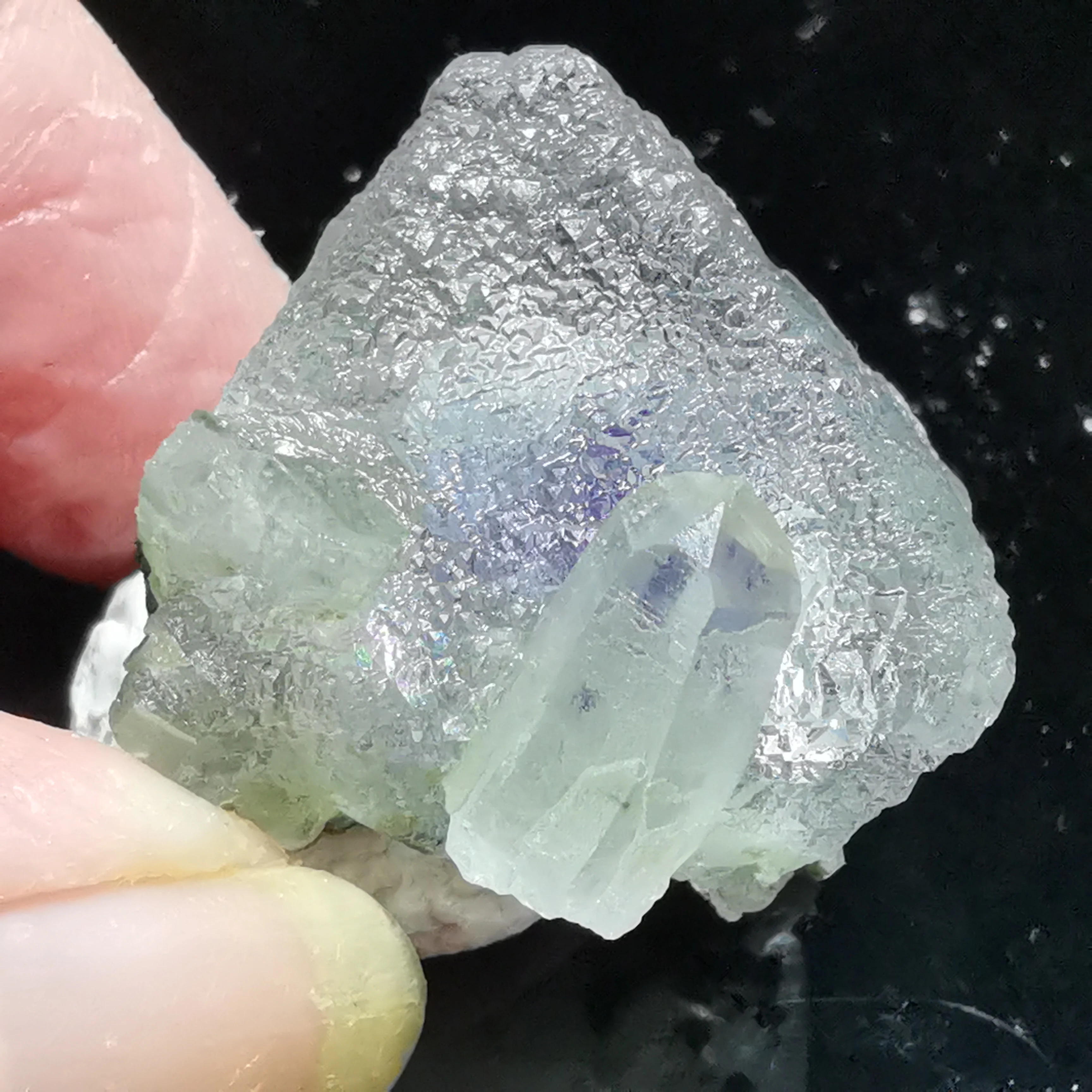 Натуральный октахедрический фиолетовый флюорит в форме сердца 228,9 г и образец кристаллического минерала, восстанавливающая энергия, украшение для дома, кварцевый драгоценный камень
Натуральный октахедрический фиолетовый флюорит в форме сердца 228,9 г и образец кристаллического минерала, восстанавливающая энергия, украшение для дома, кварцевый драгоценный камень