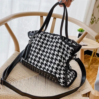 HOT French Design Fashion Lattice Underarm Bag Handbag Elegant Shoulder Bag Messenger Bag Width 33cm Height 22cm Thickness 10cm
HOT French Design Fashion Lattice Underarm Bag Handbag Elegant Shoulder Bag Messenger Bag Width 33cm Height 22cm Thickness 10cm