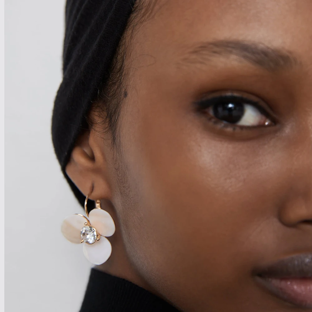 Vedawas ZA Shell Flower Drop Earrings for Women Exquisite Clear Crystal Long Drop Dangle Earrings Female Party Vacation Gifts
Vedawas ZA Shell Flower Drop Earrings for Women Exquisite Clear Crystal Long Drop Dangle Earrings Female Party Vacation Gifts