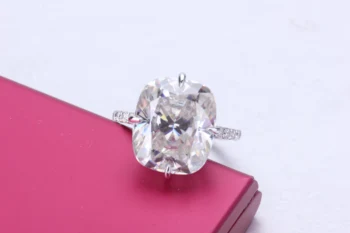 Starsgem Jewel Super White EF 12*12mm Moissanite 18K Certified Moisssanite Engagement Ring for Your Love
Starsgem Jewel Super White EF 12*12mm Moissanite 18K Certified Moisssanite Engagement Ring for Your Love