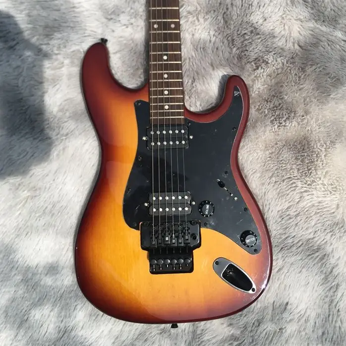 rose fingerboard22 fret electric guitar beautiful and cool high quality you can custom made it
rose fingerboard22 fret electric guitar beautiful and cool high quality you can custom made it