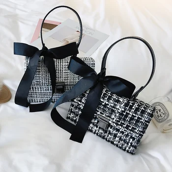 Special-interest Design Bag New Fashionable All-match Women's Portable Shoulder Messenger Bag Autumn and Winter White Black Flap
Special-interest Design Bag New Fashionable All-match Women's Portable Shoulder Messenger Bag Autumn and Winter White Black Flap