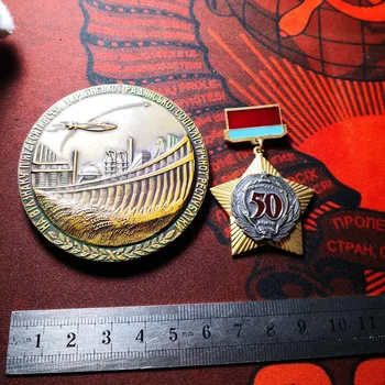 1 Sets Soviet Union CCCP Lenin Badge Ukraine Soviet 50th Anniversary Commemorative Copper Medal Original 
1 Sets Soviet Union CCCP Lenin Badge Ukraine Soviet 50th Anniversary Commemorative Copper Medal Original