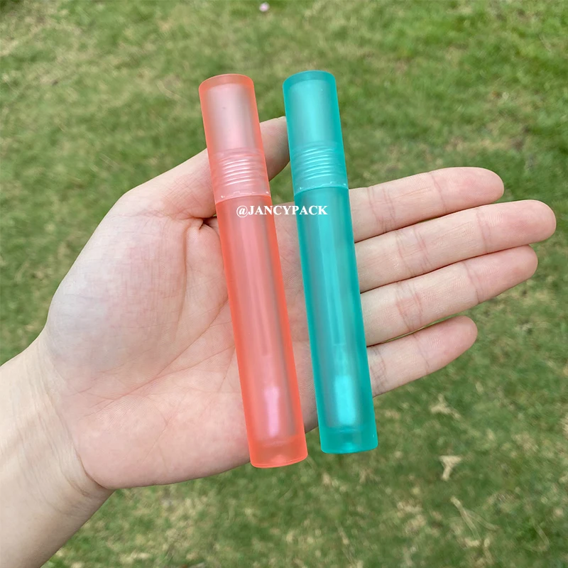 

4ml Empty Lip Gloss Tube,DIY Round Portable Liquid Lipstick Refillable Plastic Lipstick Lip Small Lipgloss Balm Bottles