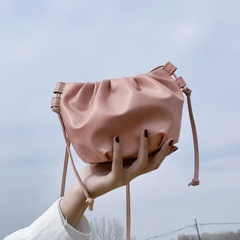 2020 spring new fashion wild pleated dumpling bag shoulder messenger clutch hand bag 
2020 spring new fashion wild pleated dumpling bag shoulder messenger clutch hand bag