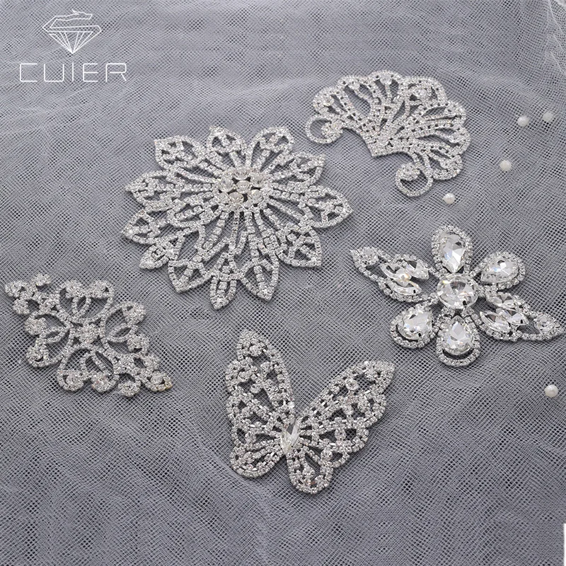 1 piece hot sell small size rhinestone appliques patch crystal silver color wedding christmas decorations sewing craft DIY
1 piece hot sell small size rhinestone appliques patch crystal silver color wedding christmas decorations sewing craft DIY
