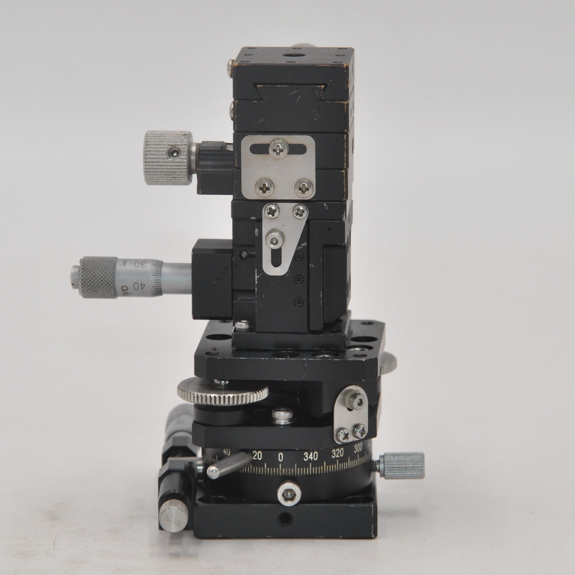 Suruga Seiki XYZUR axis four-dimensional B43-38N B38-40 B08-1-1 manual optical fine-tuning slide table 25mm
Suruga Seiki XYZUR axis four-dimensional B43-38N B38-40 B08-1-1 manual optical fine-tuning slide table 25mm