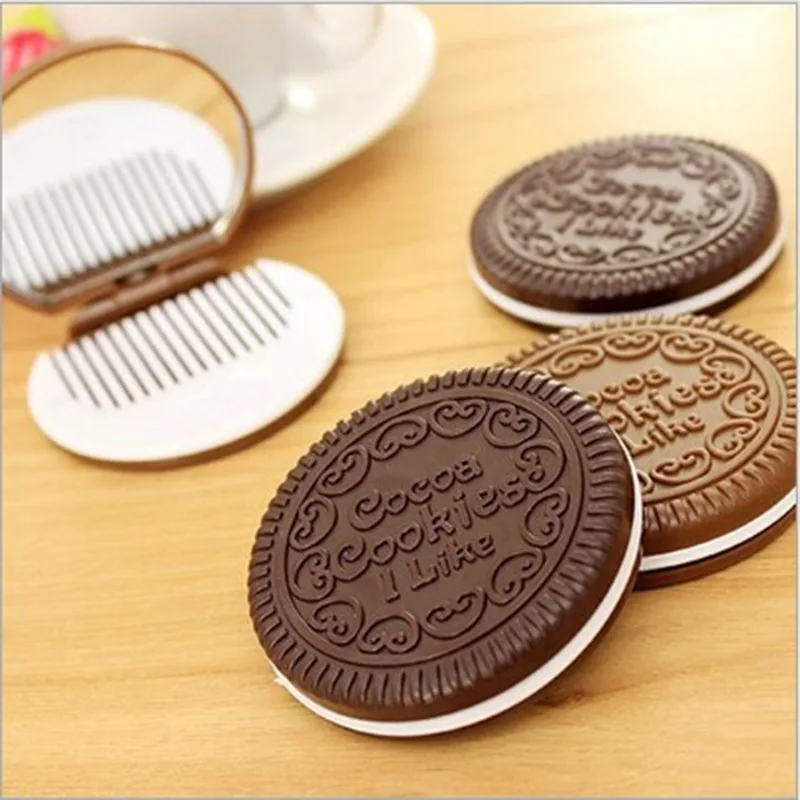 Fashion Creative European Style Chocolate Cookies Mirror Comb Suit Exquisite Portable Girls Cosmetic Accessories Party Favors
Fashion Creative European Style Chocolate Cookies Mirror Comb Suit Exquisite Portable Girls Cosmetic Accessories Party Favors