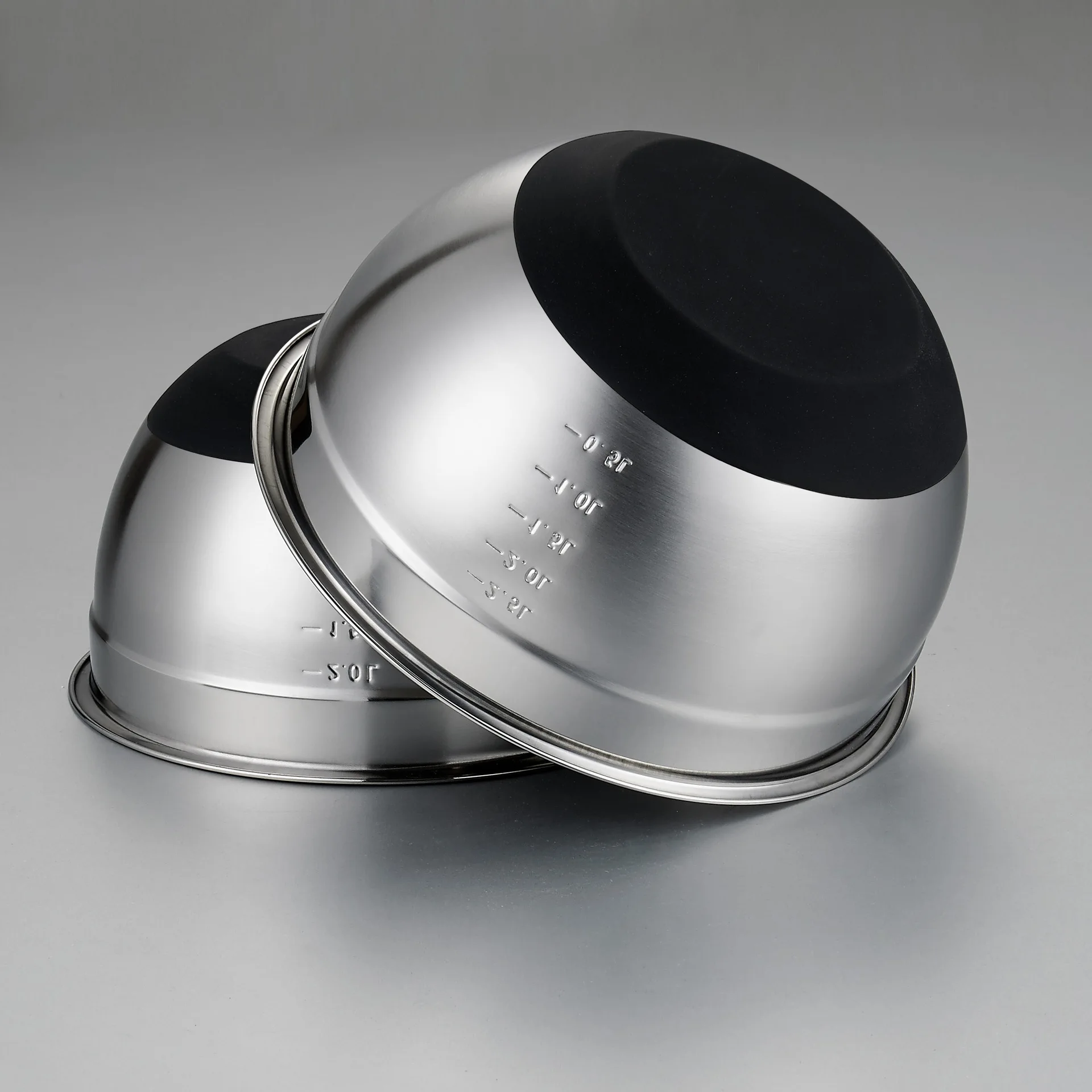 304 Salad Bowl Stainless Steel American-Style sha la pen with Measuring Thick Deepened Egg Beater Salad Bowl
304 Salad Bowl Stainless Steel American-Style sha la pen with Measuring Thick Deepened Egg Beater Salad Bowl