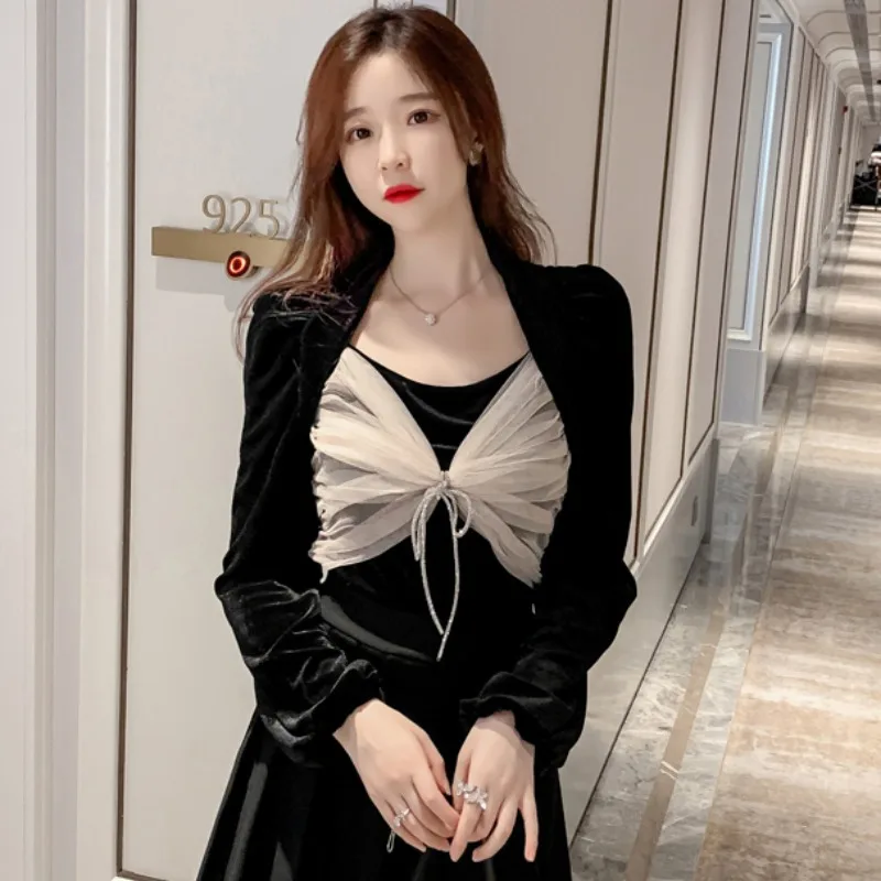Long sleeve T-shirt women 2020 new autumn bow mesh stitching bubble sleeve slim velvet fake two-piece top vintage streetwear 
Long sleeve T-shirt women 2020 new autumn bow mesh stitching bubble sleeve slim velvet fake two-piece top vintage streetwear