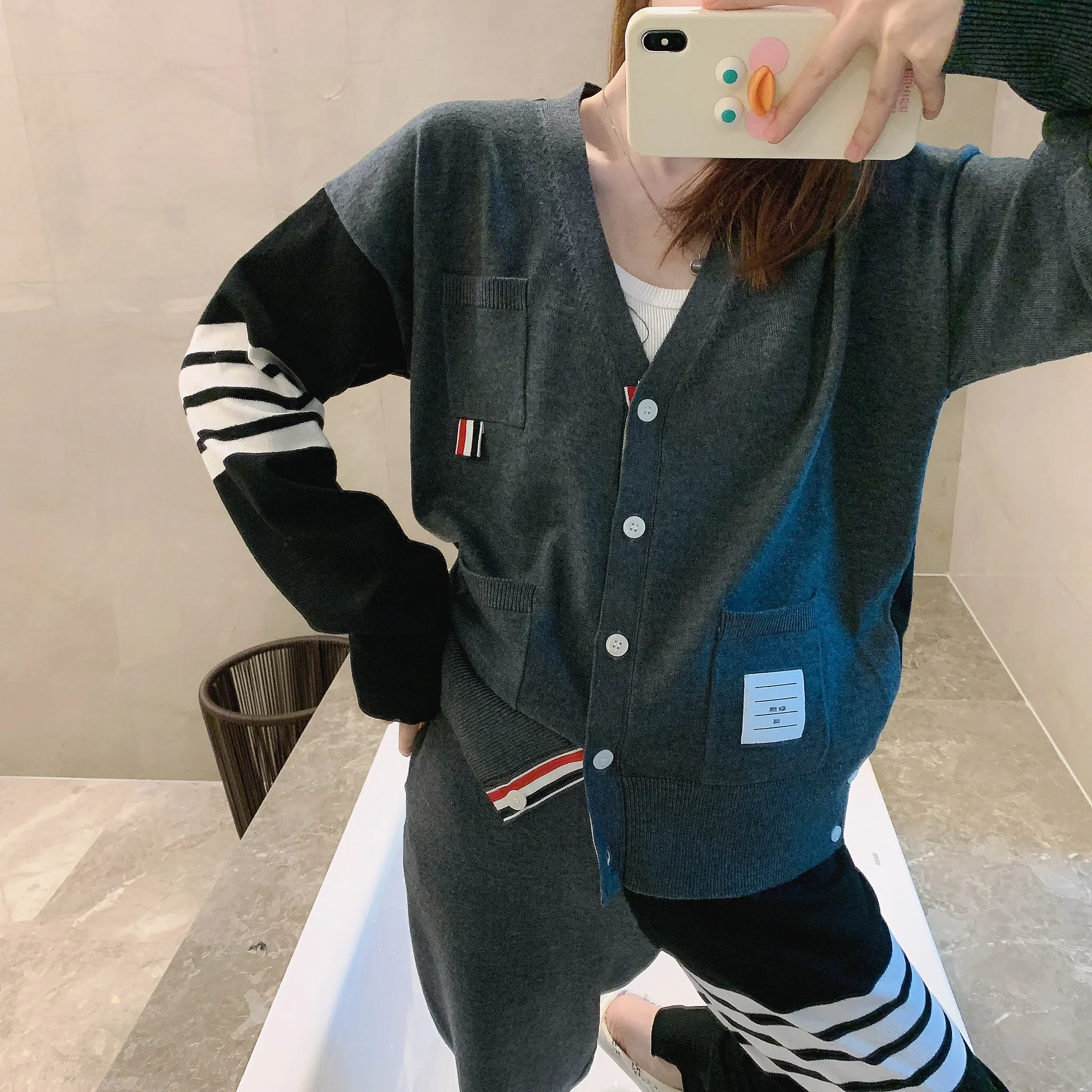 2021new fashion TB thom color matching female four-bar British style pocket design knitted jacket striped footwear two-piece set
2021new fashion TB thom color matching female four-bar British style pocket design knitted jacket striped footwear two-piece set