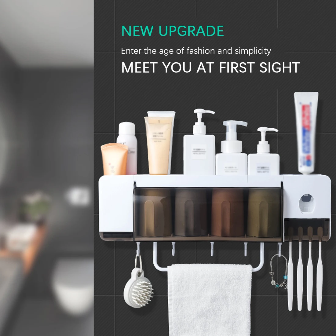 A variety of bathroom storage boxes, a variety of fixed toothbrushes, makeup brushes, shower gels, etc
A variety of bathroom storage boxes, a variety of fixed toothbrushes, makeup brushes, shower gels, etc