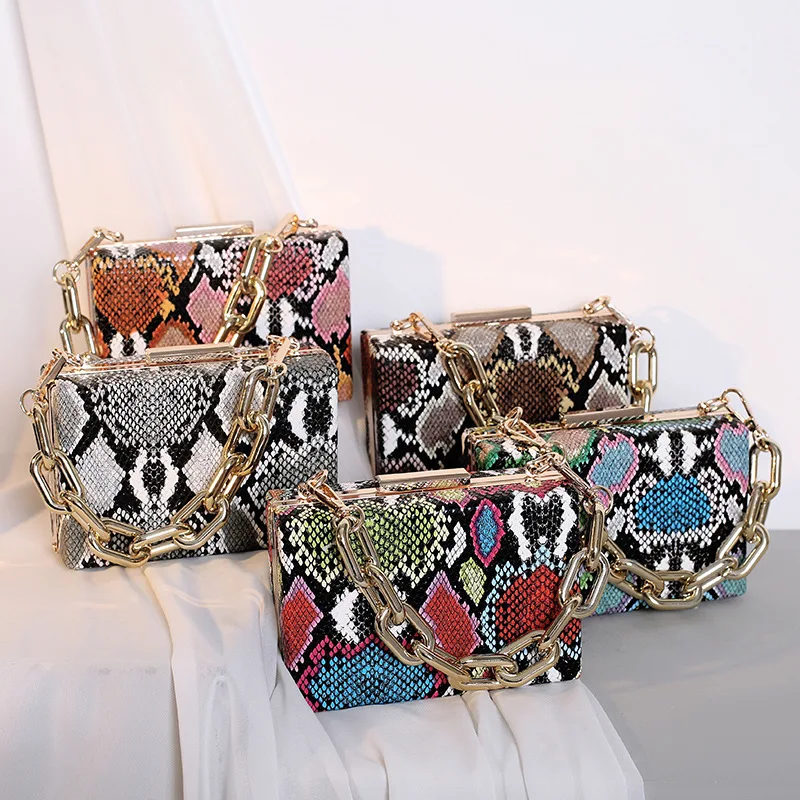 2021 New Snake Pattern Pu Leather Shoulder Bag Retro Female Bag Net Red Acrylic Chain Box Small Square Bag Messenger Bag
2021 New Snake Pattern Pu Leather Shoulder Bag Retro Female Bag Net Red Acrylic Chain Box Small Square Bag Messenger Bag