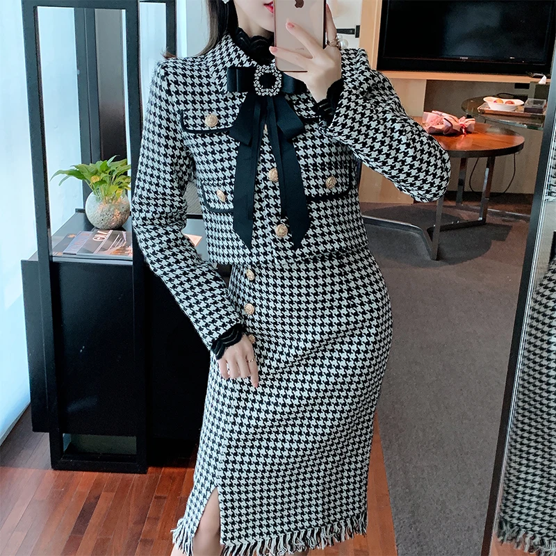 HAMALIEL Women Tweed Two Piece Set Winter Plaid Bow Diamonds Short Jacket Coat + Woolen Tassel Split Bodycon Pencil Skirt Set
HAMALIEL Women Tweed Two Piece Set Winter Plaid Bow Diamonds Short Jacket Coat + Woolen Tassel Split Bodycon Pencil Skirt Set