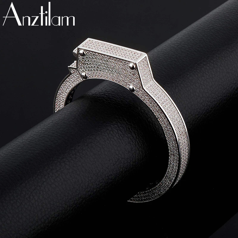 New Design Bling Handcuffs Shape Personalized HIP HOP Bracelets With Paved Iced Out CZ Stone Chain Bracelet for Rapper Men
New Design Bling Handcuffs Shape Personalized HIP HOP Bracelets With Paved Iced Out CZ Stone Chain Bracelet for Rapper Men